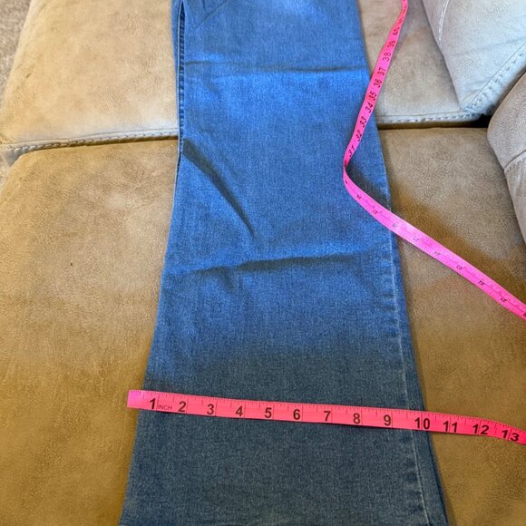 VIP Stretchy Women's Junior Straight Leg Jeans, Blue, Size 11/30 - Picture 7 of 7
